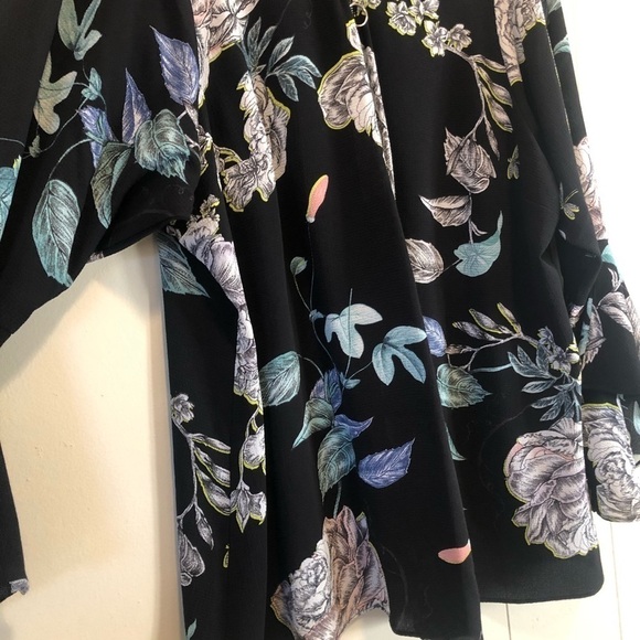 City Chic Floral Bell Sleeve Quarter Zip Blouse XL (22) - Picture 4 of 7